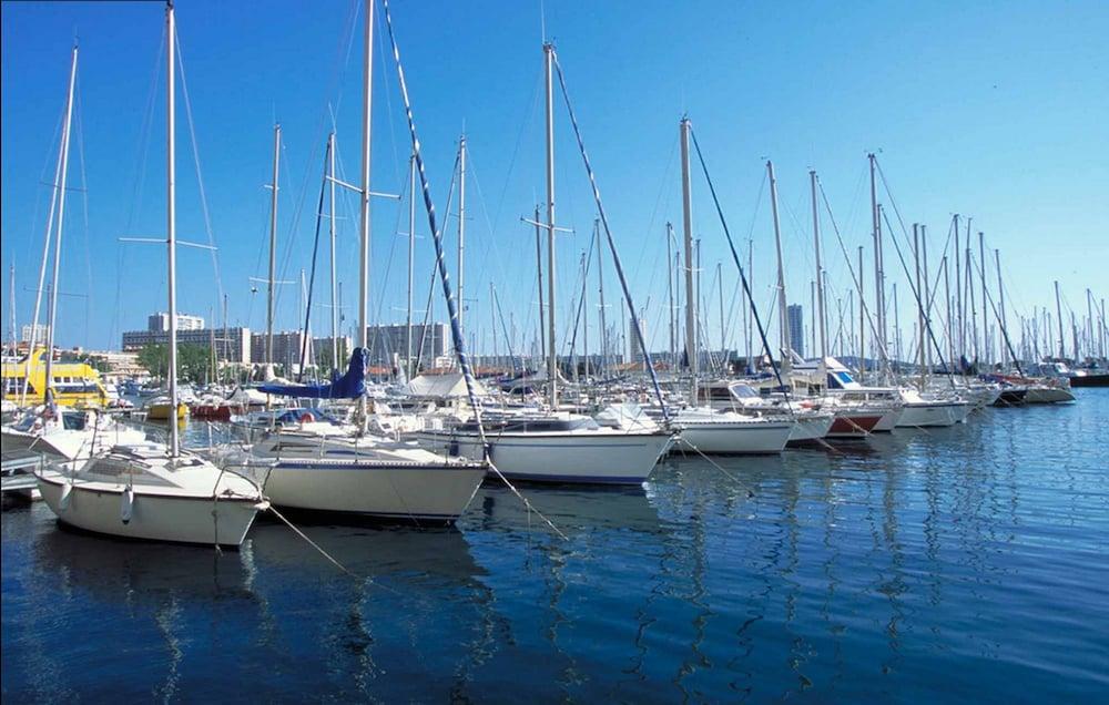 Ibis Toulon La Seyne Sur Mer Bagian luar foto